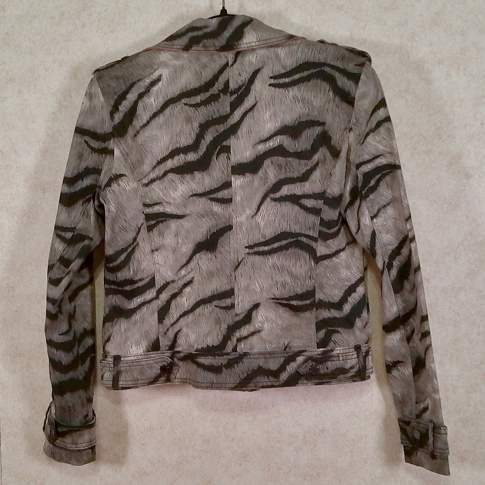 NWT White House Black Market Tiger Contrast Jacket, Zips Snaps & Belted SZ8 - Picture 4 of 16